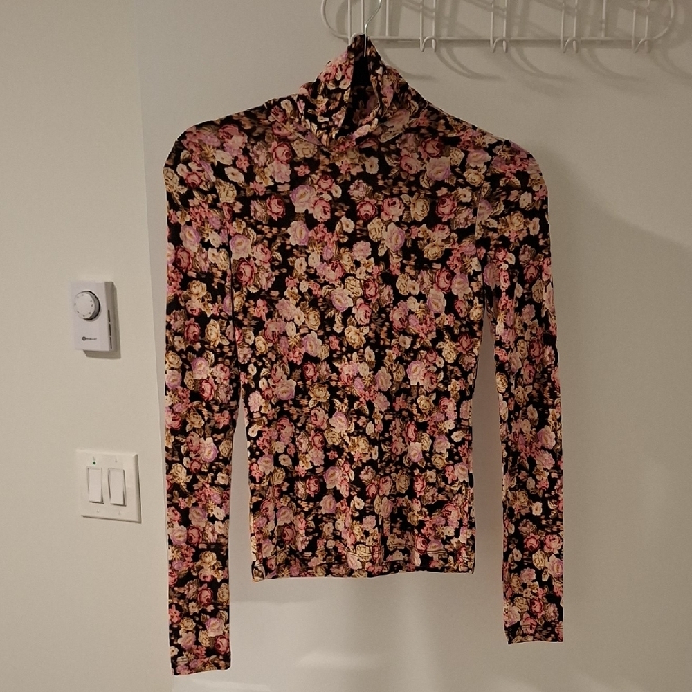H&M Women's Black & Pink Floral Print Super Soft Modal Turtleneck (Size XS)